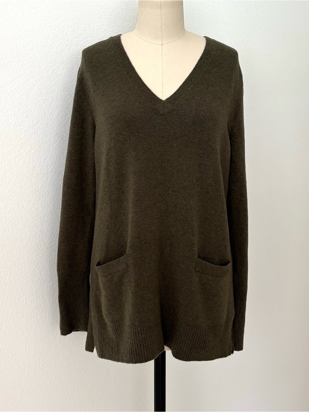 J.Crew V-Neck Tunic Sweater NWT Heather Olive Green Welt Pockets Preppy M